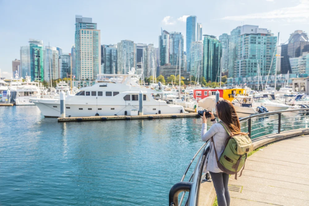 Turista em Vancouver, cidade na costa oeste do Canadá